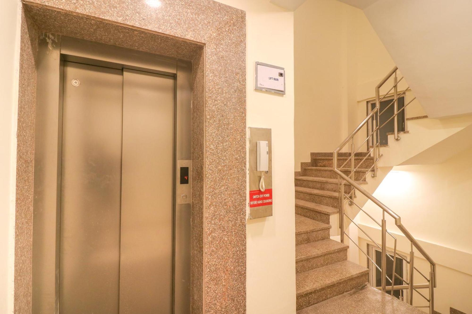 Super Hotel O Comfort Residency Near Artemis Hospital Gurgaon Buitenkant foto